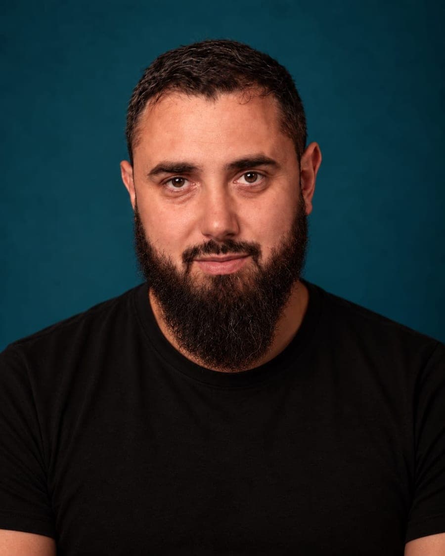 Eddy — host de The Backstage